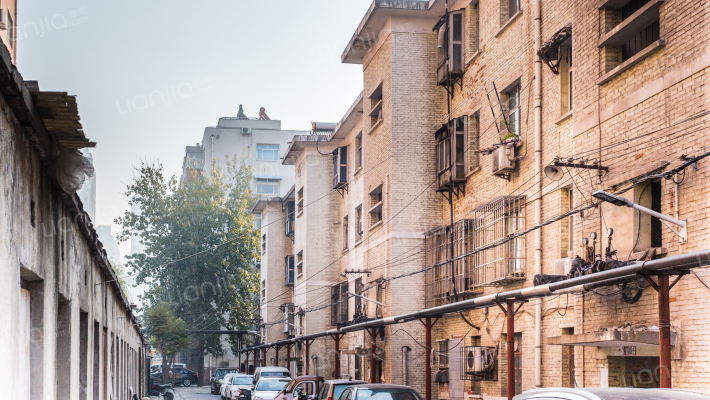 省实验中学家属院外景图