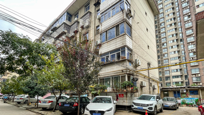 无线电二厂家属院外景图