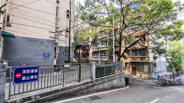 水利水电公司宿舍外景图