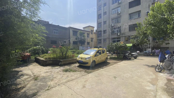 市中级人民法院宿舍楼外景图