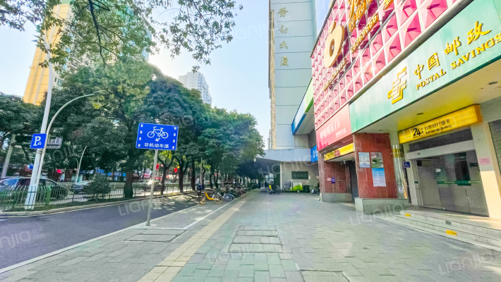 劳动大厦外景图