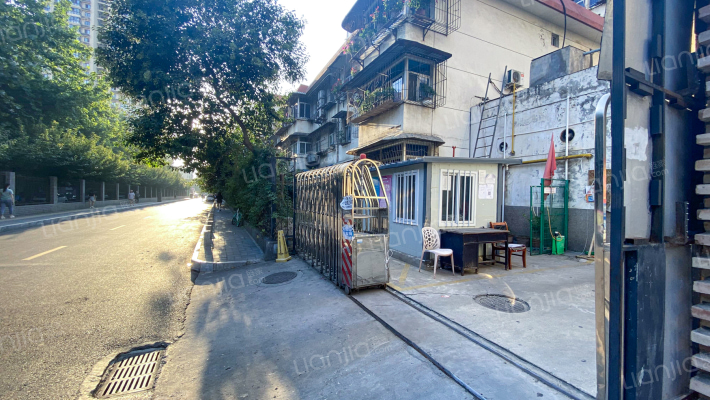 法院家属院高层住宅外景图