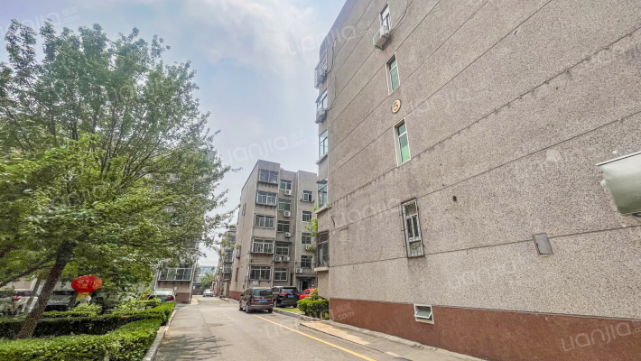 荣军医院宿舍楼外景图