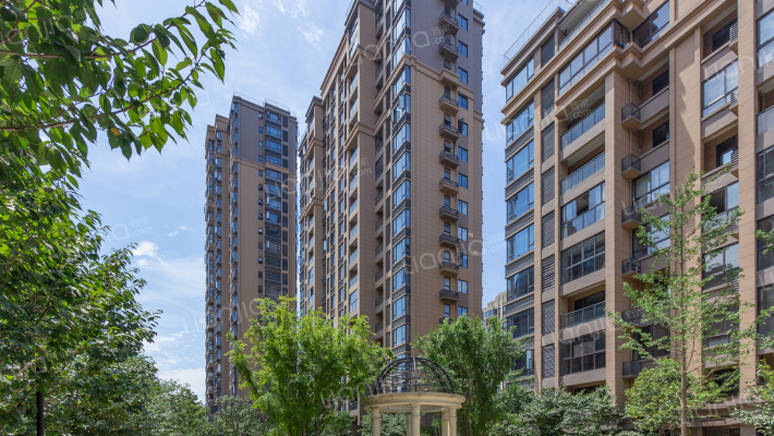 华秦铂湾外景图