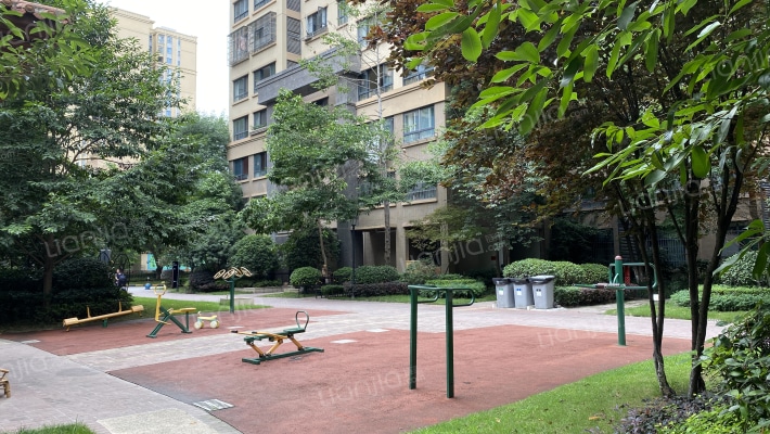 合能珍宝翡翠外景图