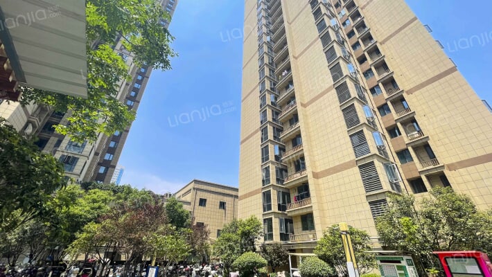 南国城市广场外景图