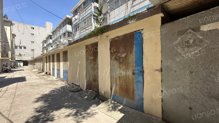 塑料厂宿舍外景图