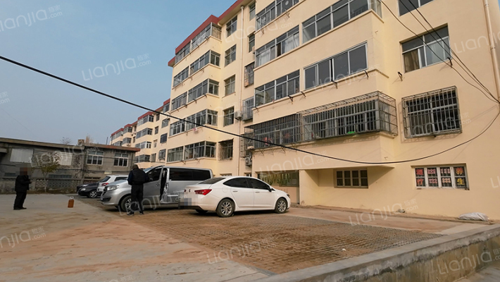 面粉厂家属楼外景图