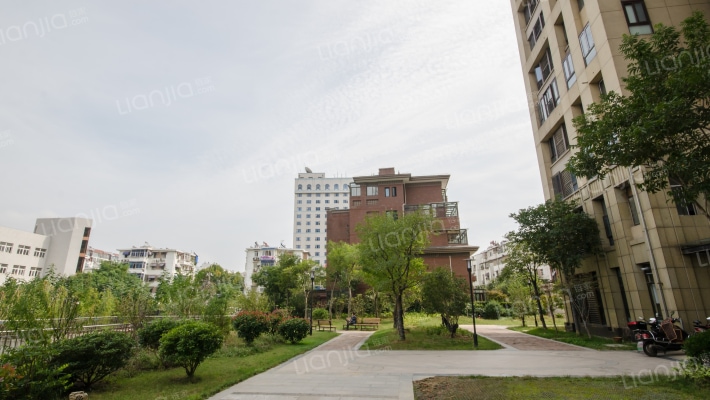 润开华府外景图