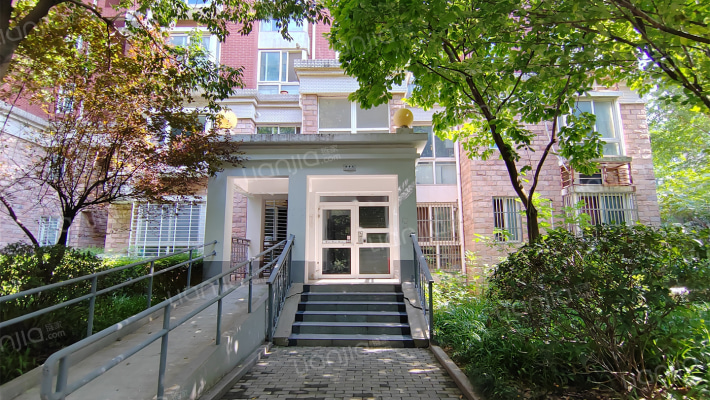 托乐嘉友邻居外景图