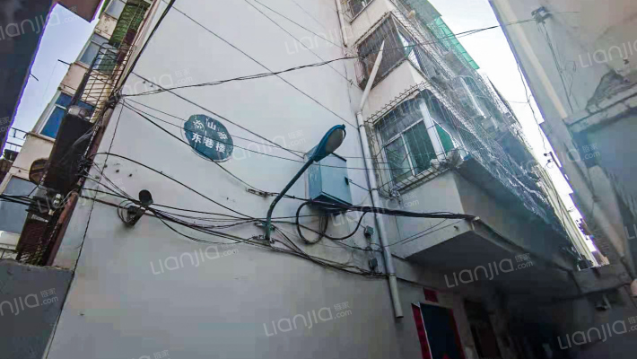 坊山府东巷楼外景图