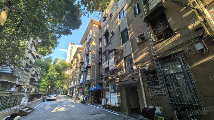 湖南师大医学院教工宿舍外景图