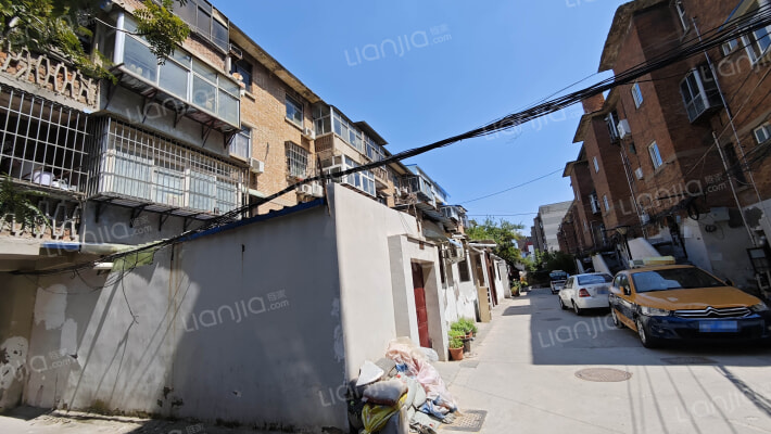 纺织机械厂家属楼外景图