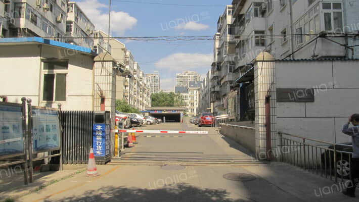 八一中学家属院外景图