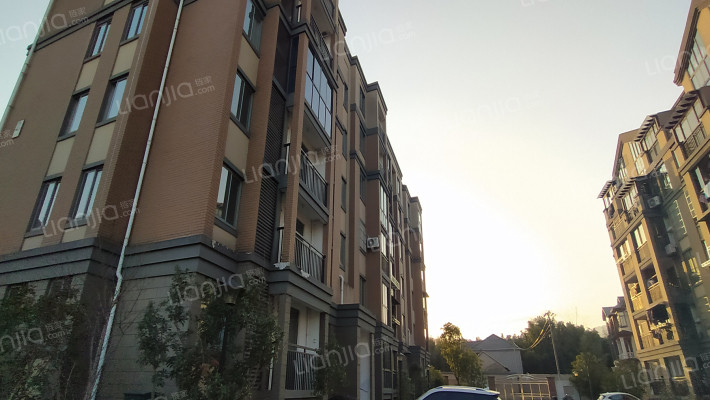 春花秋月外景图