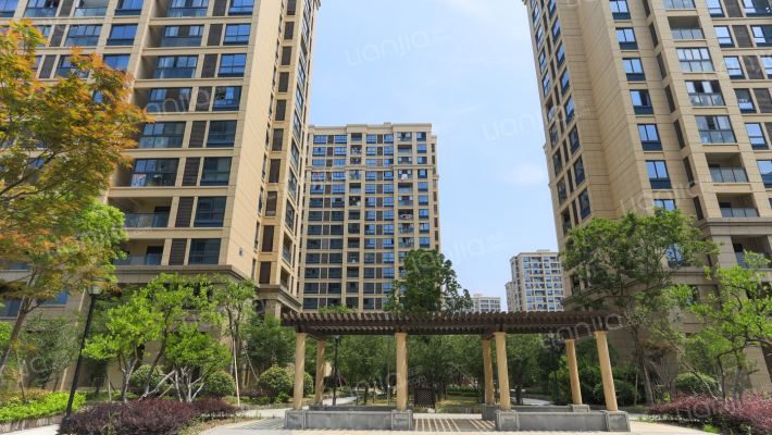 湖悦名庭南园外景图