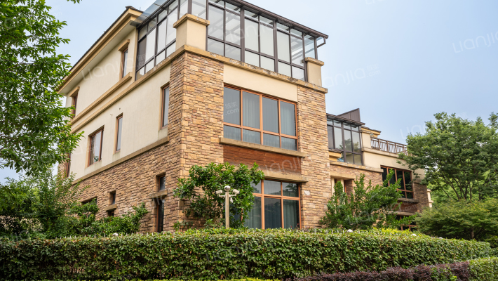 展诚湖庄外景图