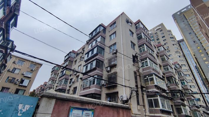 九中华昌街外景图