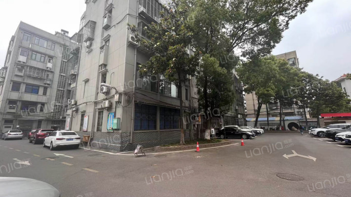 襄阳市审计局家属院外景图