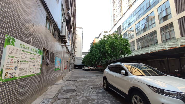 永旺商厦外景图