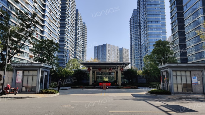 融信孔雀蓝郡房价怎么样? 杭州融信孔雀蓝郡房源|户型图|小区车位|交通地址详情分析(链家网)