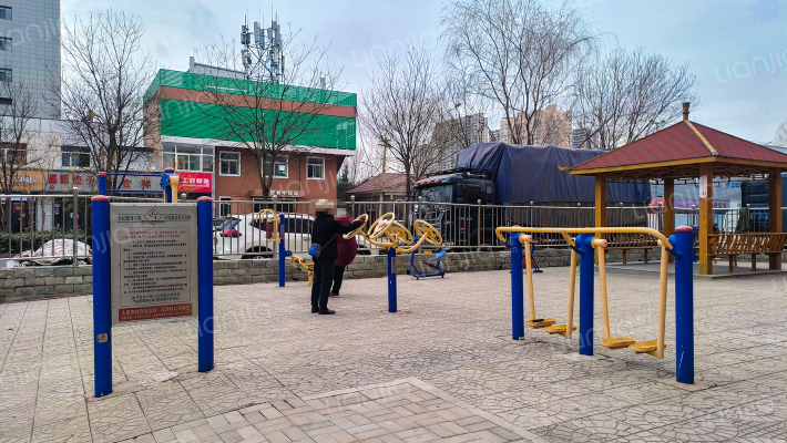 青高层小区外景图