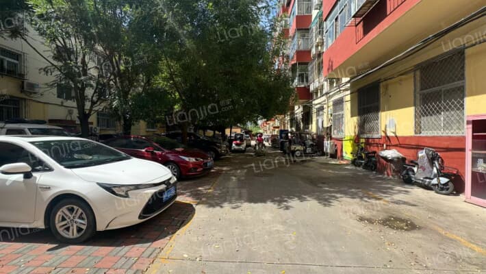 富苑小区外景图