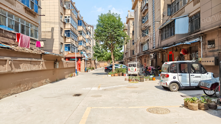 护矿里宿舍外景图