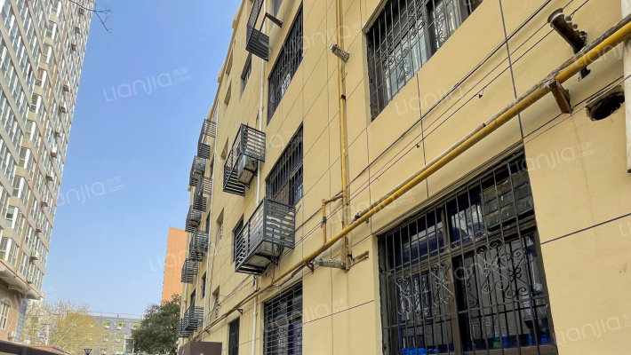 长兴路水电产物资配住宅楼外景图