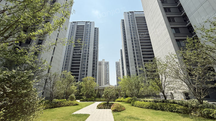 山语春风外景图