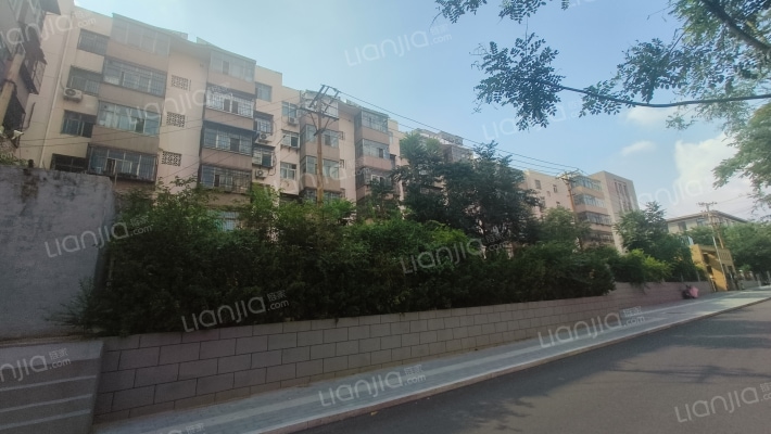 岭南二社区铁厂院外景图