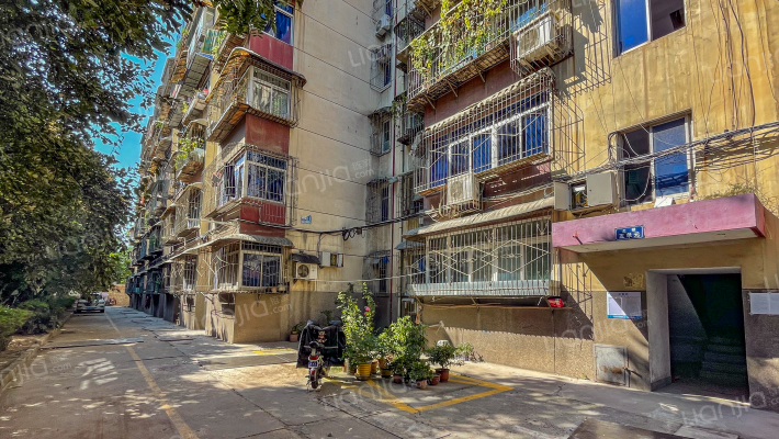 西安勘察测绘家属院外景图