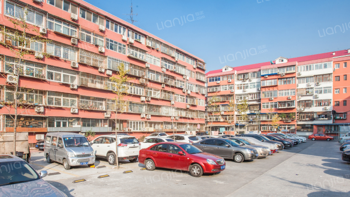 翠林三里外景图