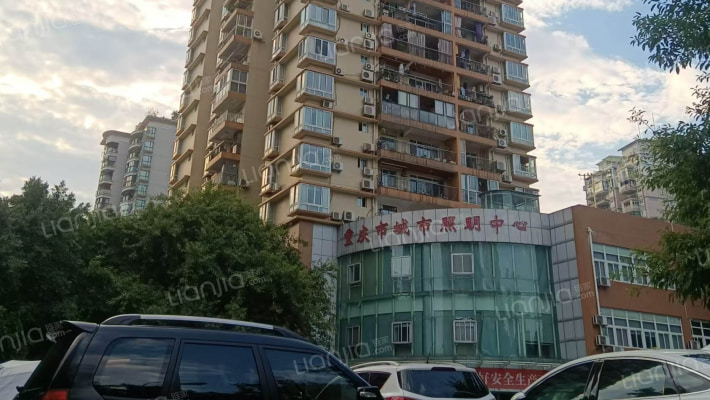 电照大厦外景图