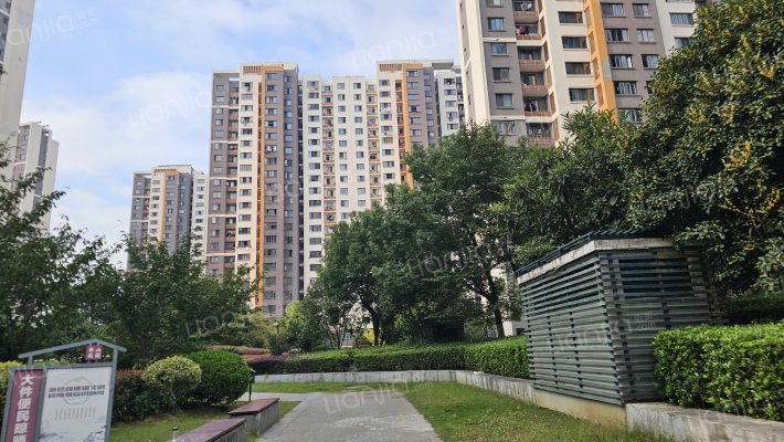 华山花园外景图