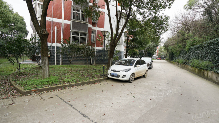 鄂高小区外景图