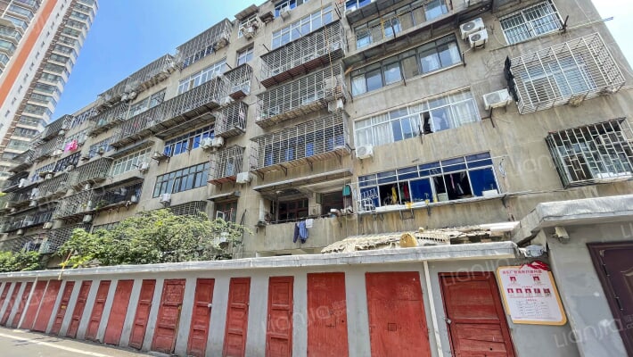 客车厂家属院外景图