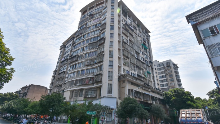 天清苑小区外景图