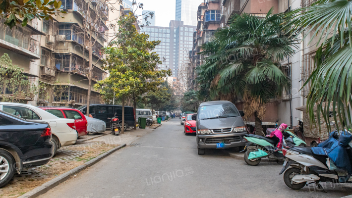 亚龙小区外景图