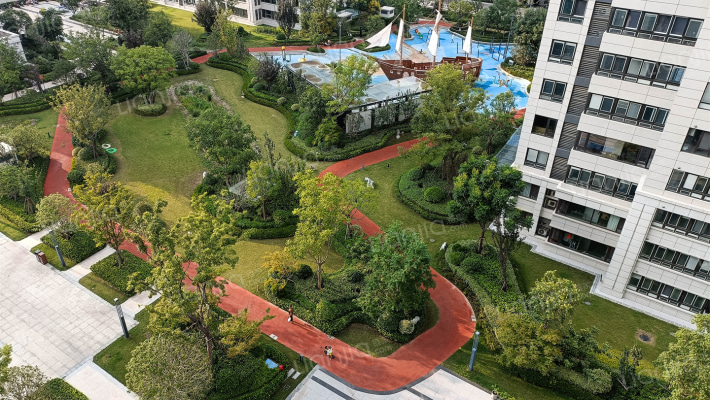 万科翡翠湖山外景图