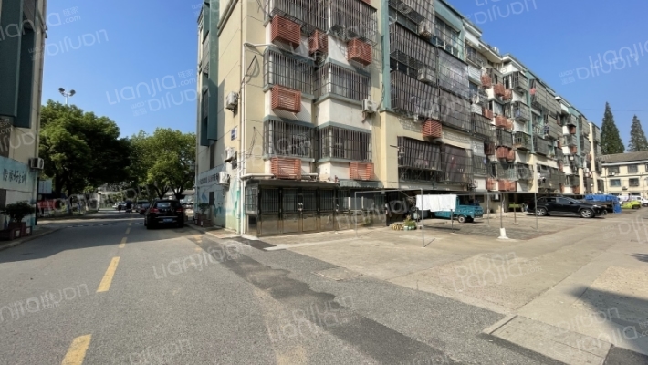 学前小区外景图