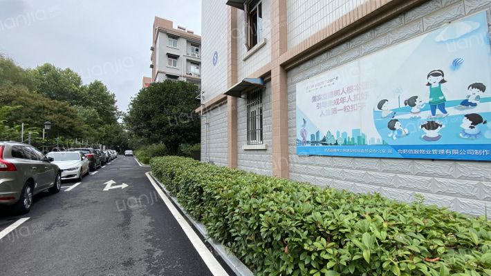 东区宿舍楼外景图