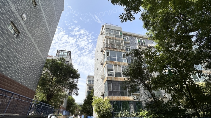 静居苑小区外景图