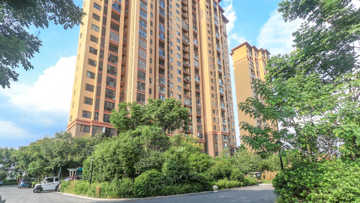 蓝天前张社区C区外景图