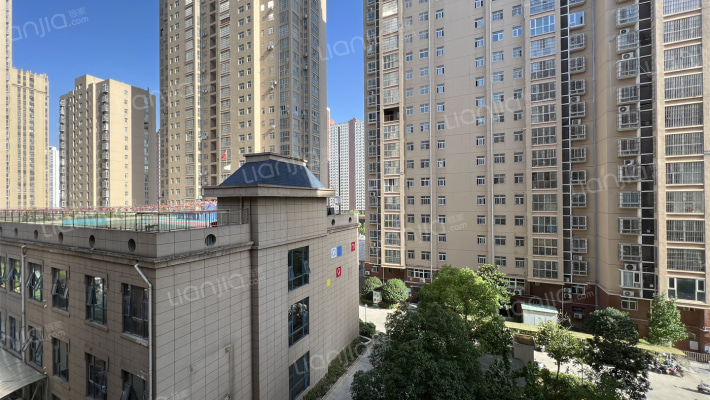 伟恒·枫叶城外景图