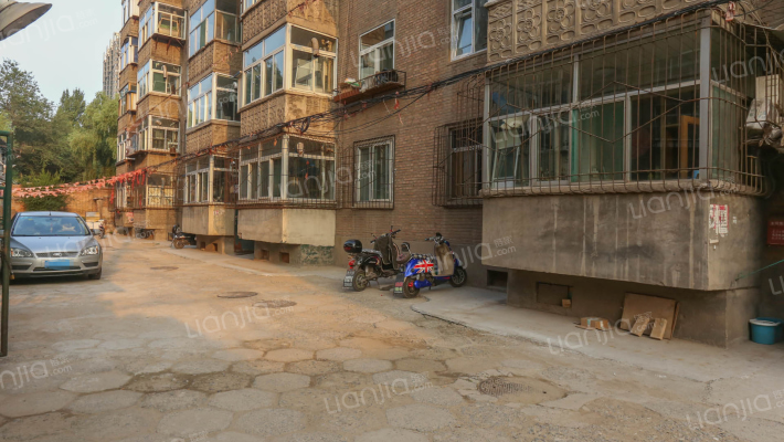 煤气用具宿舍西院外景图