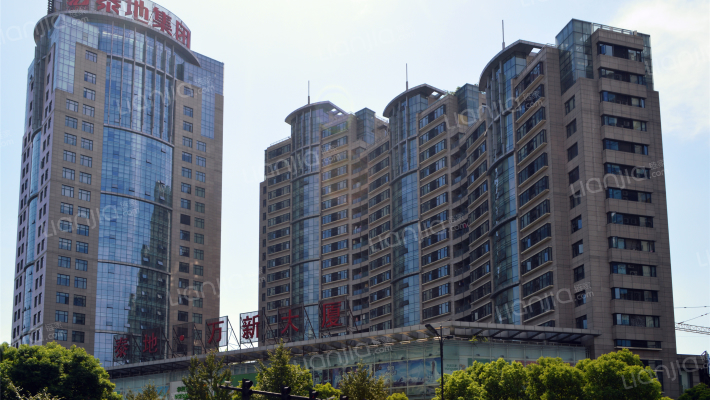 万新大厦外景图