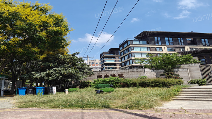 平和溪岸堡墅外景图