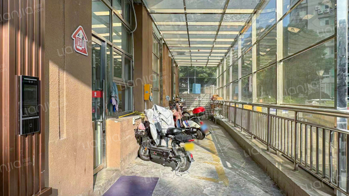 侨联大厦外景图