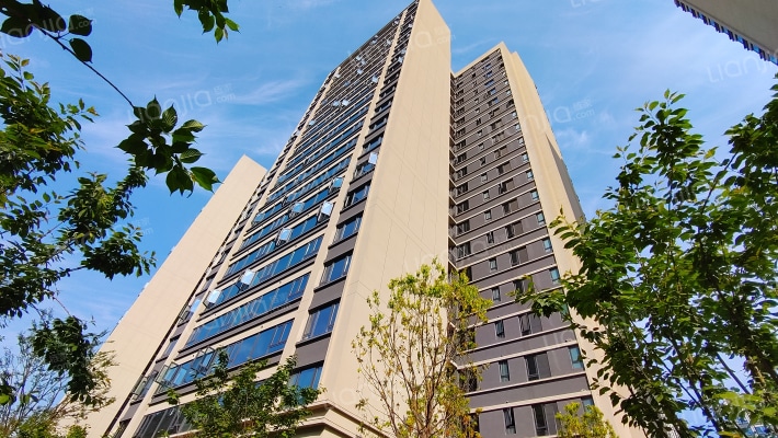 龙湖焕城外景图